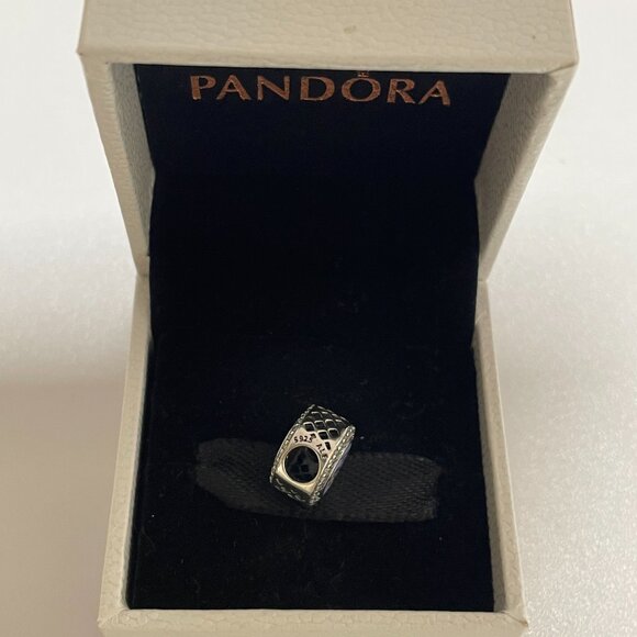 Pandora Miss Piggy (The Muppets) Exclusive Charm - Picture 5 of 5